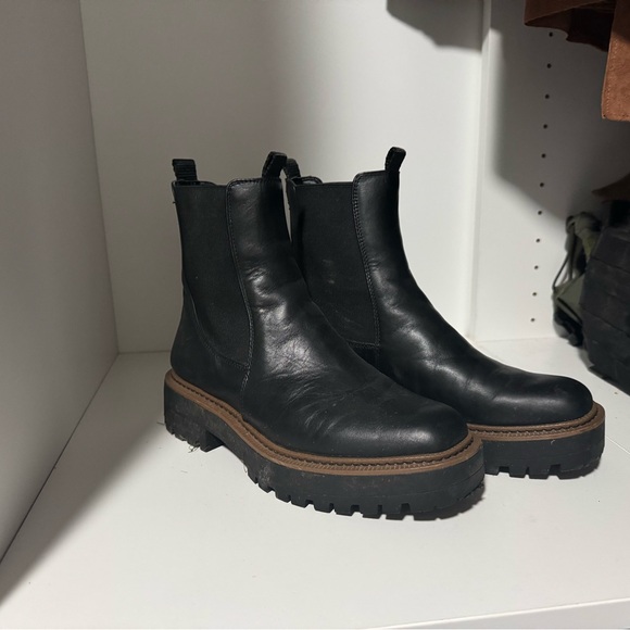 Sam Edelman Laguna Waterproof Lug Sole Chelsea Boot - Picture 2 of 6